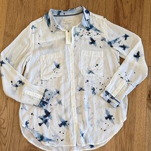 😊 NEW!  Pilcro White Shirt with Blue Watercolor Print